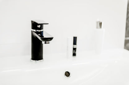 Alege Bateria Lavoar -&nbsp; Model LAVEO&nbsp; cu Ventil Click-Clack pentru a transforma complet aspectul și funcționalitatea băii tale. Aceasta oferă o combinație perfectă între estetică modernă și practicitate, fiind soluția ideală pentru cei care doresc să îmbine stilul cu eficiența. Disponibilă la un preț competitiv, această baterie reprezintă o investiție excelentă în confortul și frumusețea casei tale.